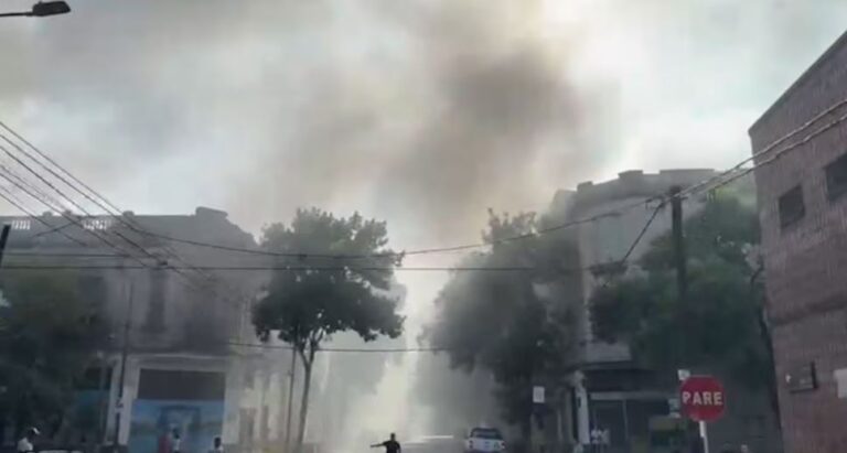 Una muerte y un silencio tras el incendio en un conventillo de La Boca
