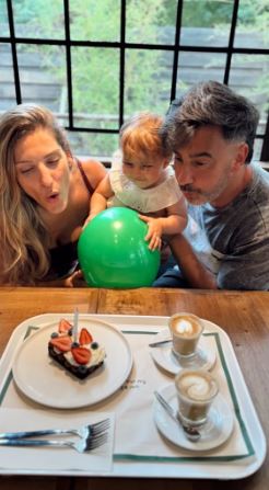 Fede Hoppe y Macarena Rinaldi celebran el primer cumpleaños de su hija Amanda en una fiesta íntima en casa.