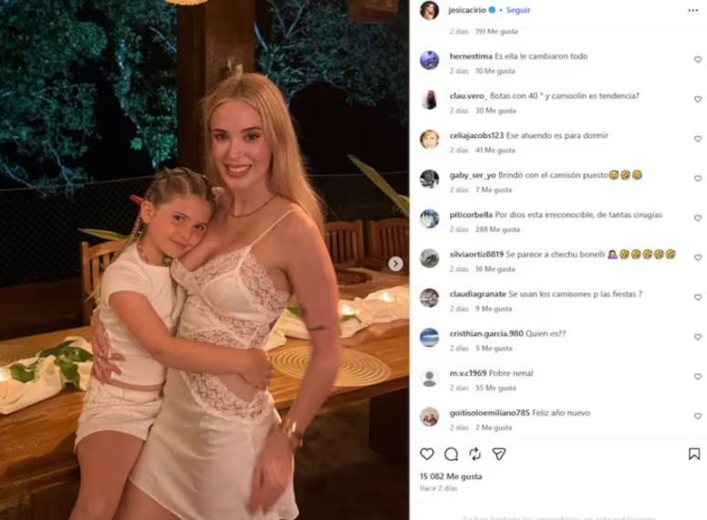 Jesica Cirio posando junto a su hija en una foto de Año Nuevo publicada en redes sociales