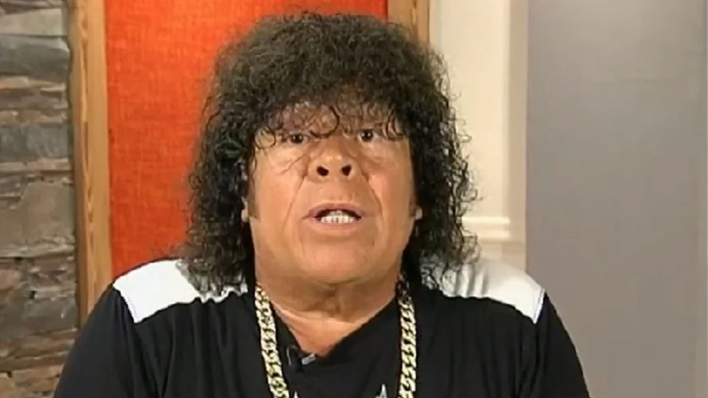 “Paro antes que me caiga”: La Mona Jiménez frenó el show en Forja, Córdoba