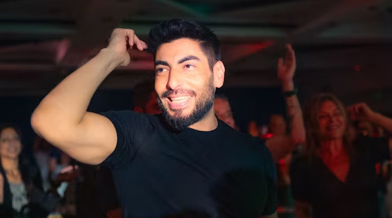 Facundo Moyano fue visto besándose con la ex pareja de un famoso en un restaurante de Puerto Madero