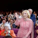 Mirtha Legrand fue al teatro y la sala entera se puso de pie para ovacionarla: "Aquí estoy feliz"