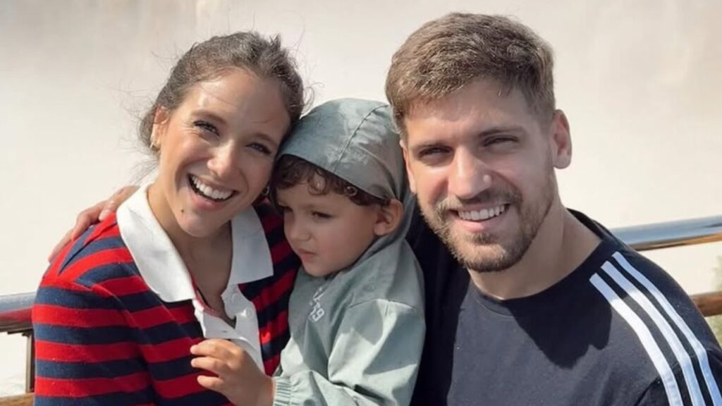 Barbie Vélez y Lucas Rodríguez no pudieron frenar la acción de su hijo Salvador en el living