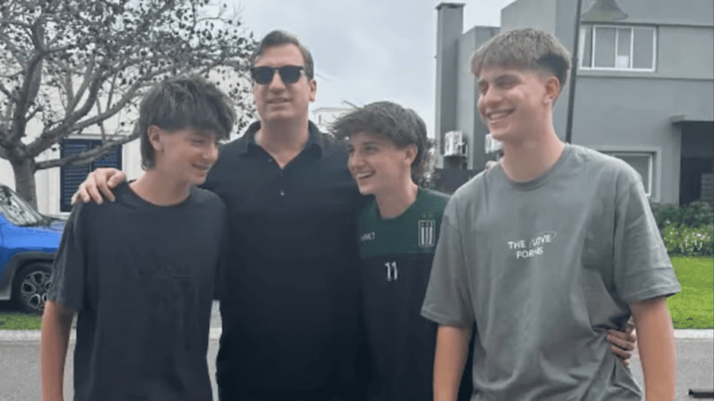 Maxi López reapareció con sus hijos y dejó una imagen que conecta con su proyecto junto a Wanda Nara