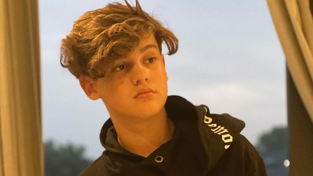 Bautista Vicuña ya no se oculta y eligió el estreno de Benjamín para mostrar quién es su novia
