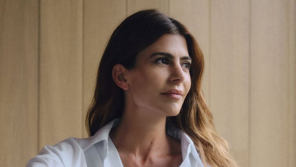 El detalle en el look de Juliana Awada para acompañar a Alejandro Awada que rompió con la formalidad del teatro