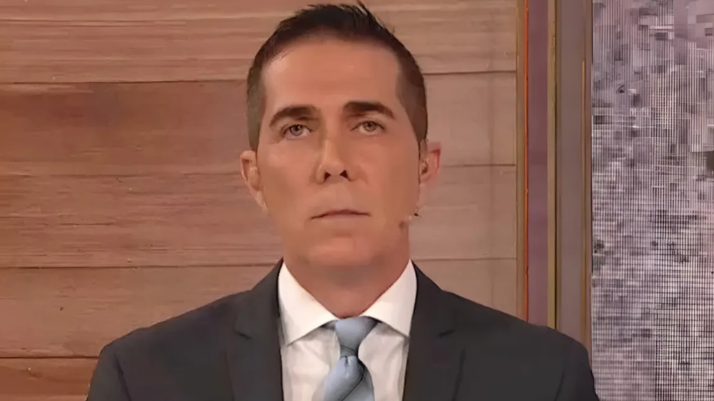 Rodolfo Barili rompió el protocolo en el final de Telefe Noticias por una actitud con su compañero de toda la vida
