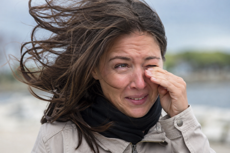 ¿Por qué los ojos lagrimean más cuando hay viento? La explicación detrás de este fenómeno ¿Por qué los ojos lagrimean más cuando hay viento? La explicación detrás de este fenómeno