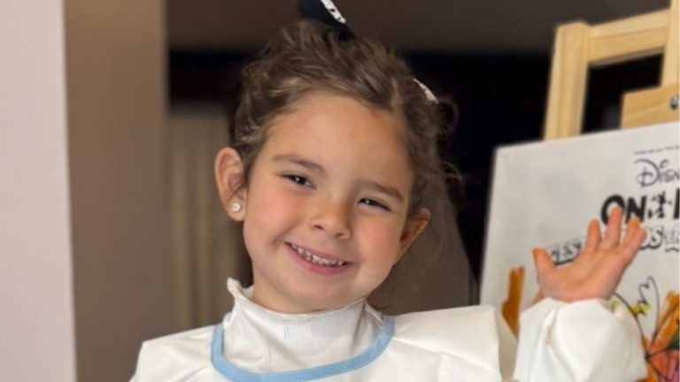 Sarah Burlando celebró el Día del Niño con una merienda de cuento
