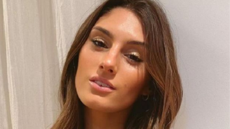 Lola Latorre quiso volver de Miami y tuvo que bajarse del avión por un inesperado problema